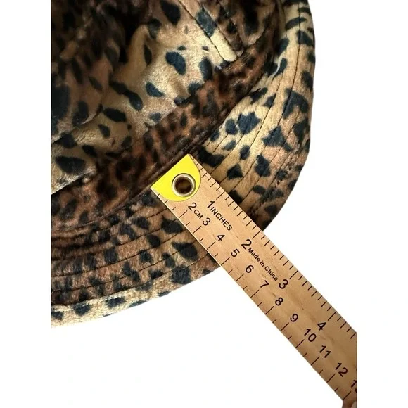 Goorin Bros Leopard Bucket Hat Faux Fur EUC Animal Print AOP Chic Vogue Brown - Picture 6 of 7